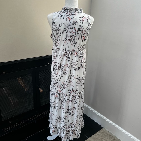 NEW PRETTY MAXI DRESS - Picture 5 of 9